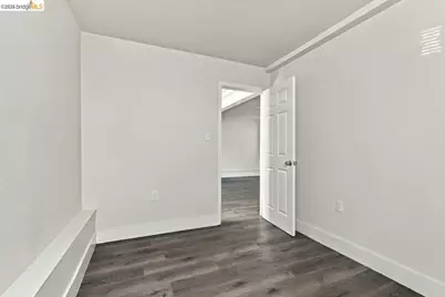 537 Chester, Oakland, CA 94607 - Photo 57