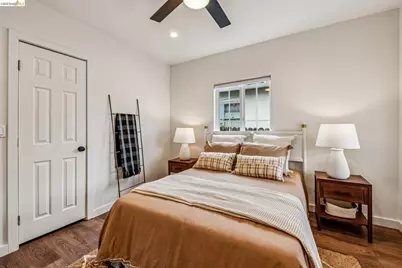 978 63rd St, Oakland, CA 94608 - Photo 23