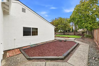 8146 Pebble Beach Ave, Newark, CA 94560 - Photo 35