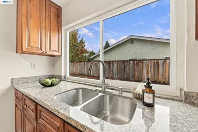 8146 Pebble Beach Ave, Newark, CA 94560 - Photo 15