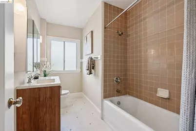 733 Grosvenor Pl, Oakland, CA 94610 - Photo 25