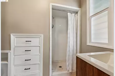733 Grosvenor Pl, Oakland, CA 94610 - Photo 33