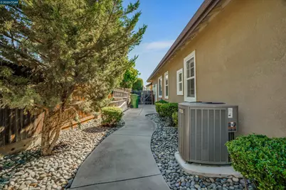93 Pebble Ct, Brentwood, CA 94513 - Photo 35