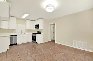 2080 Harrington Ave, Oakland, CA 94601 - Photo 15