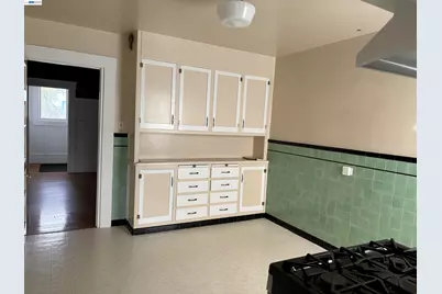 387 Staples Ave, San Francisco, CA 94112 - Photo 15