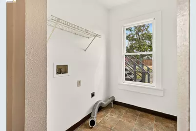 2440 12th Ave, Oakland, CA 94606 - Photo 11