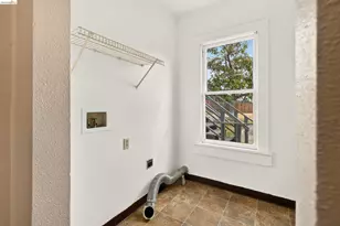 2440 12th Ave, Oakland, CA 94606 - Photo 11