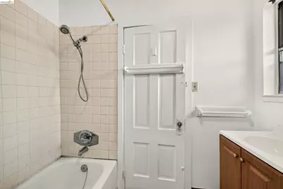 2440 12th Ave, Oakland, CA 94606 - Photo 13