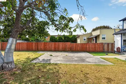 2440 12th Ave, Oakland, CA 94606 - Photo 37