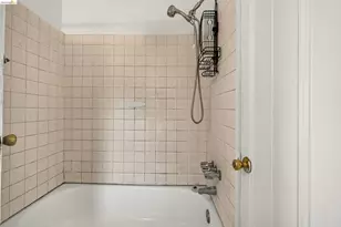 2440 12th Ave, Oakland, CA 94606 - Photo 35