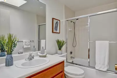 130 Samaria Ln, Oakland, CA 94619 - Photo 27