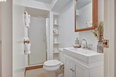130 Samaria Ln, Oakland, CA 94619 - Photo 35