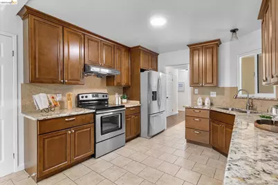 3011 Glynis Dr, Richmond, CA 94806 - Photo 9