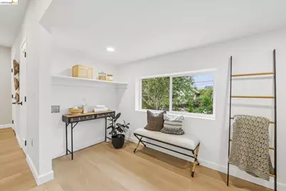 4956 Manila Ave, Oakland, CA 94609 - Photo 9