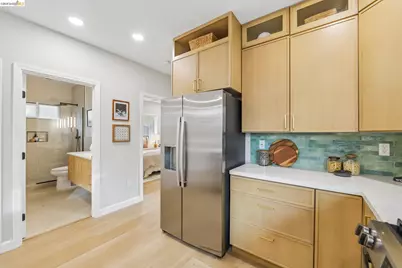 4956 Manila Ave, Oakland, CA 94609 - Photo 17