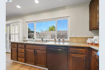 8047 Del Monte Ave, Newark, CA 94560 - Photo 15