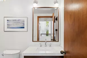 318 Capricorn Ave, Oakland, CA 94611 - Photo 23