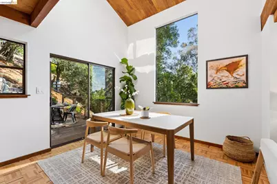 318 Capricorn Ave, Oakland, CA 94611 - Photo 9
