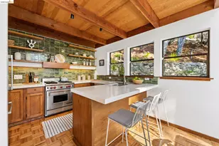 318 Capricorn Ave, Oakland, CA 94611 - Photo 13