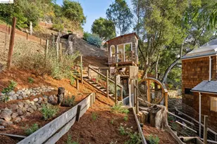 318 Capricorn Ave, Oakland, CA 94611 - Photo 39