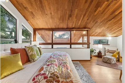 318 Capricorn Ave, Oakland, CA 94611 - Photo 25