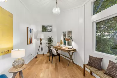 318 Capricorn Ave, Oakland, CA 94611 - Photo 43