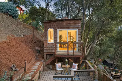 318 Capricorn Ave, Oakland, CA 94611 - Photo 41