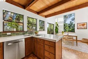 318 Capricorn Ave, Oakland, CA 94611 - Photo 15