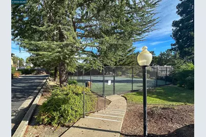 328 Ridgeview Dr, Pleasant Hill, CA 94523 - Photo 33