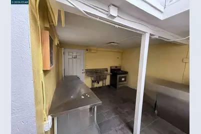 5383 Bancroft Ave, Oakland, CA 94601 - Photo 9