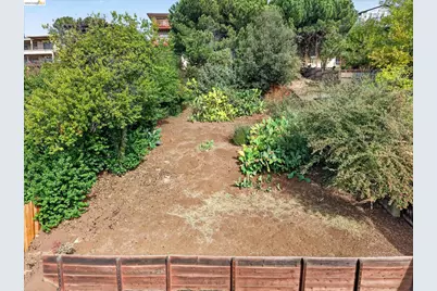 10600 Sheldon St, Oakland, CA 94605 - Photo 15