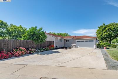 135 Lee Ave, Livermore, CA 94551 - Photo 1