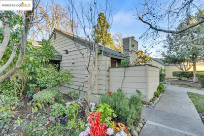 8216 Center Pkwy #27, Sacramento, CA 95823 - Photo 1