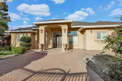 17300 Locust Ave, Patterson, CA 95363 - Photo 1