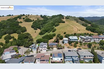 11718 Cranford Way, Oakland, CA 94605 - Photo 1