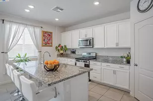 859 Helmsley Dr, Vacaville, CA 95687 - Photo 1