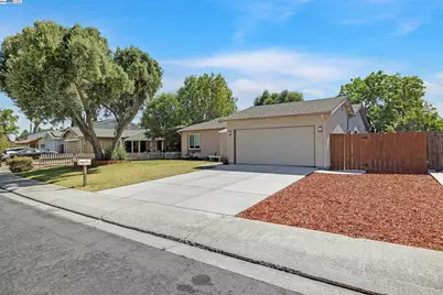 910 Amaretto Dr, Tracy, CA 95376 - Photo 1