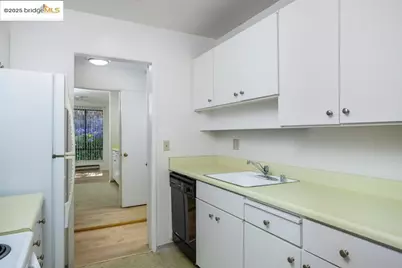 4 Commodore Dr #D229, Emeryville, CA 94608 - Photo 7