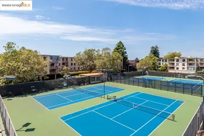 4 Commodore Dr #D229, Emeryville, CA 94608 - Photo 17