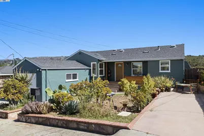 8802 Seneca St, Oakland, CA 94605 - Photo 1