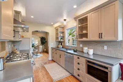 1109 Post St, Alameda, CA 94501 - Photo 1