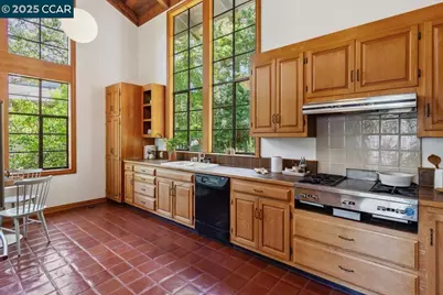 357 El Toyonal, Orinda, CA 94563 - Photo 9