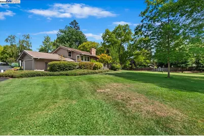 16 Rolling Green Cir, Pleasant Hill, CA 94523 - Photo 1