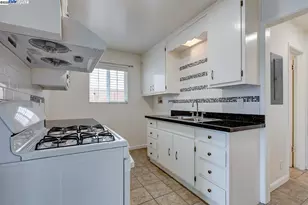 723 Apgar St, Oakland, CA 94609 - Photo 1