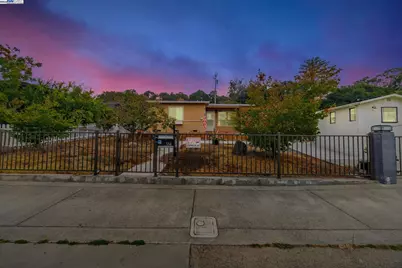 584 Fernando Dr, Novato, CA 94945 - Photo 1