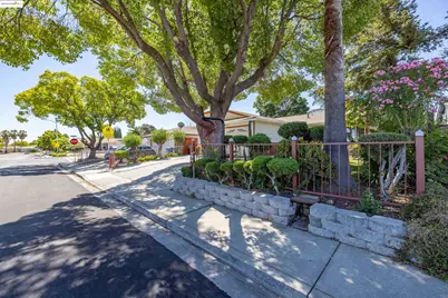 1813 Hanlon Way, Pittsburg, CA 94565 - Photo 1