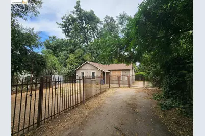 3249 B St, Sacramento, CA 95816 - Photo 1