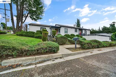3400 Mirasol Ave, Oakland, CA 94605 - Photo 1
