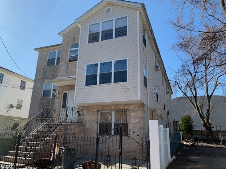 26 11th Ave, Newark NJ  07107-2058 exterior