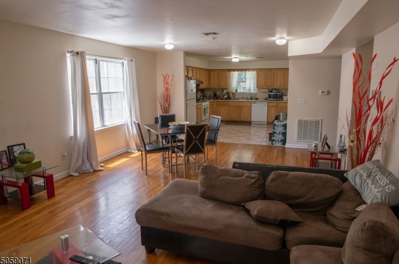 61 Hedden Ter, Newark NJ  07108-1769 exterior